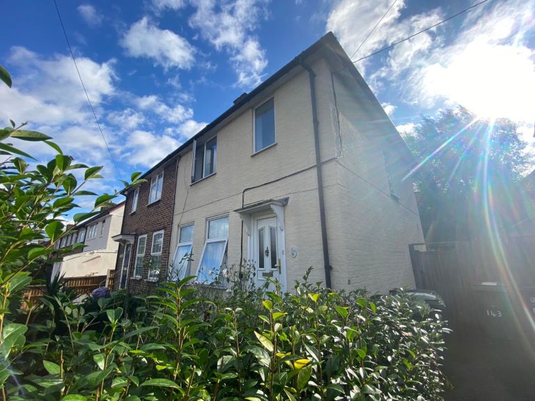 3 bedroom house with garden and parking