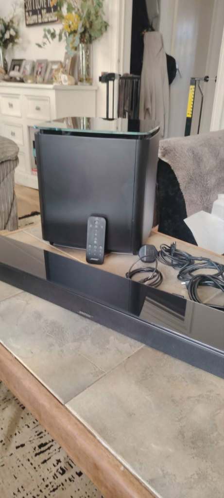 Bose Smart Soundbar 900 + Bose Bass Module 700 Subwoofer.