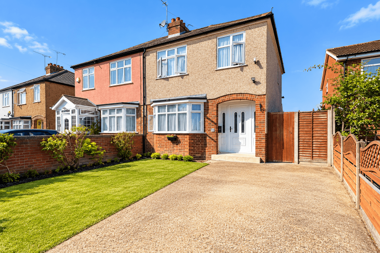 3 bedroom house in Heath Road, UXBRIDGE, UB10 0SN