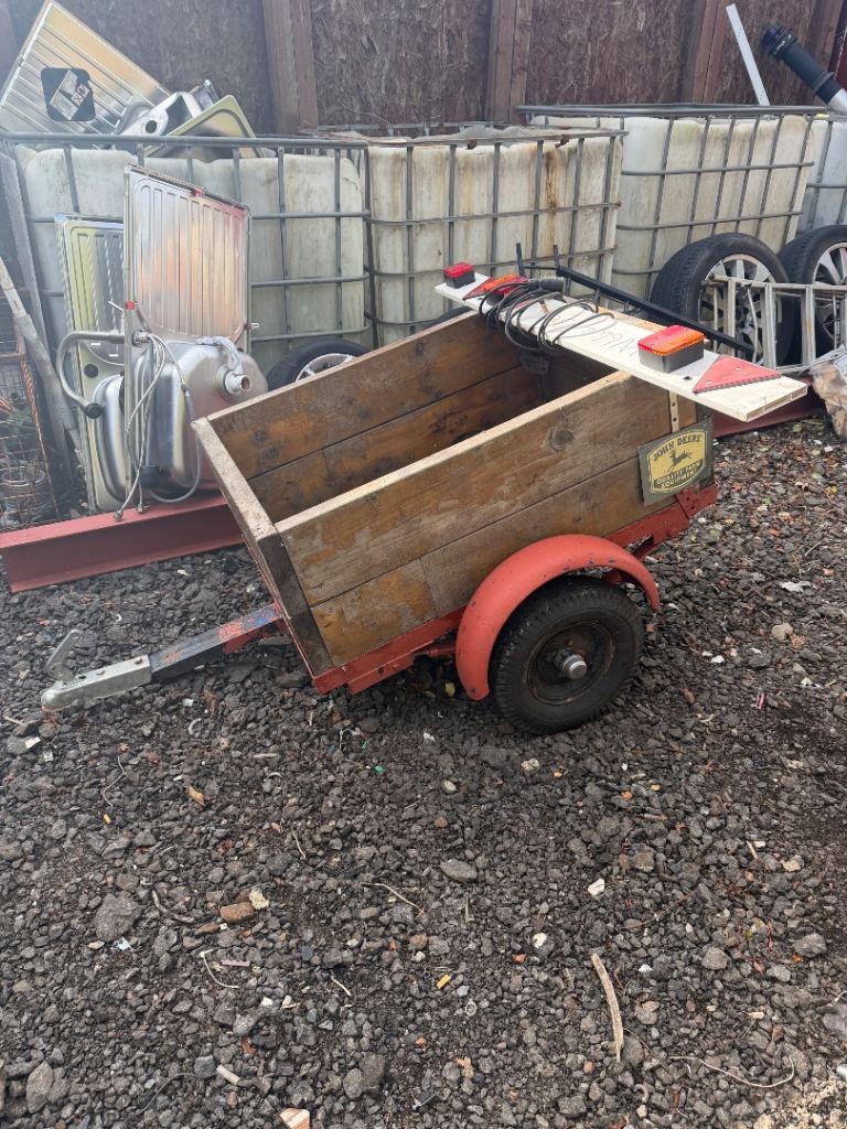 Small trailer in great condition 