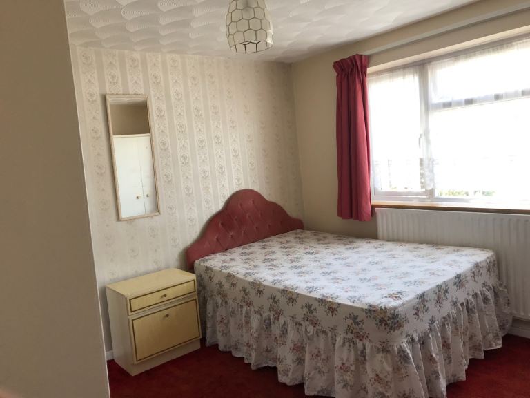 Double and single room for rent