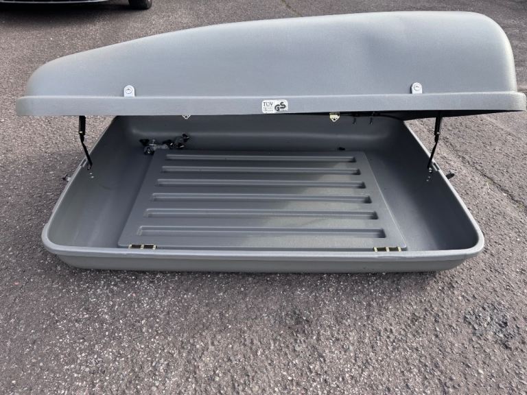 Roof box