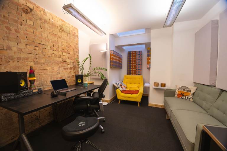 Music Studio | SoundProof Room in Hackney Central E8