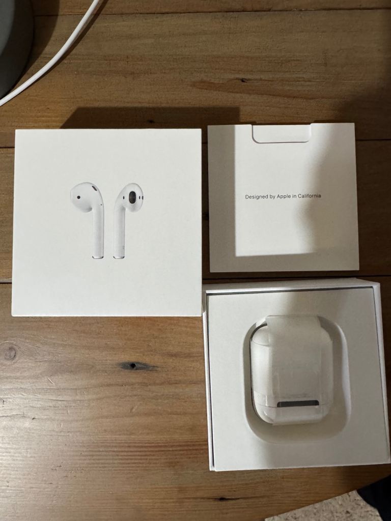Apple AirPods Pro 2nd Generation with MagSafe wireless charging case - white
