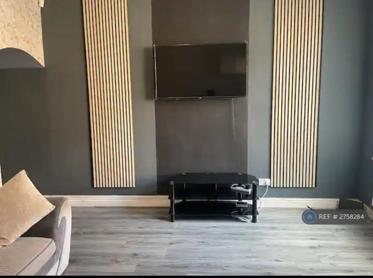 2 bedroom house in Romney Street, Salford, M6 (2 bed) (#2758284)