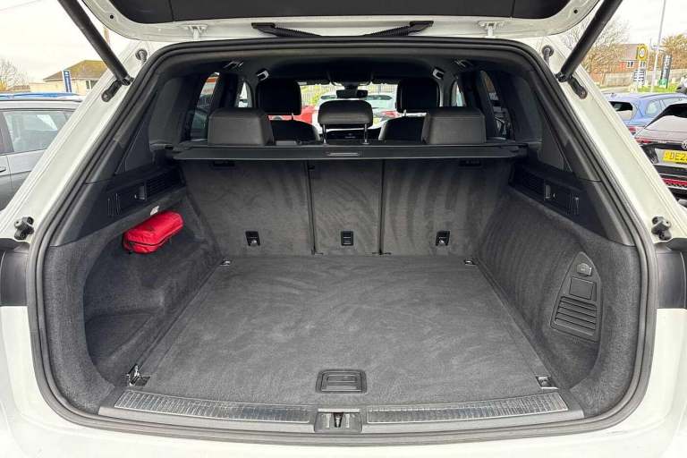 2018 Volkswagen Touareg 3.0 V6 TDI 4Motion R-Line Ã¢Â­Â14 way power adjustment, Innovation cockp...