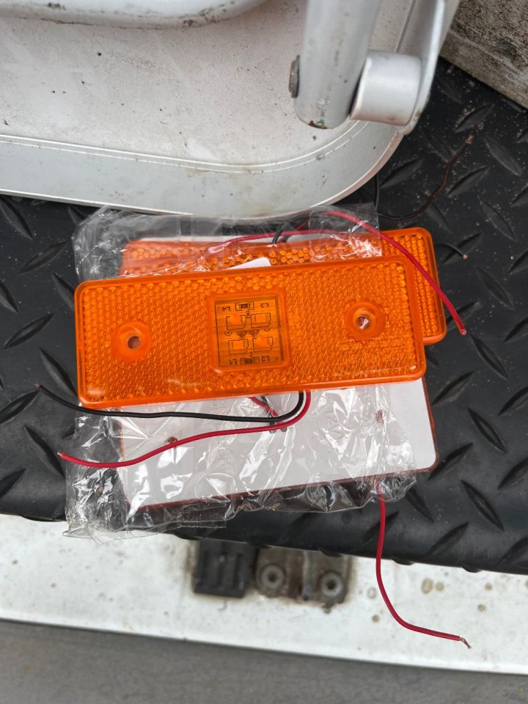 LED side marker light 