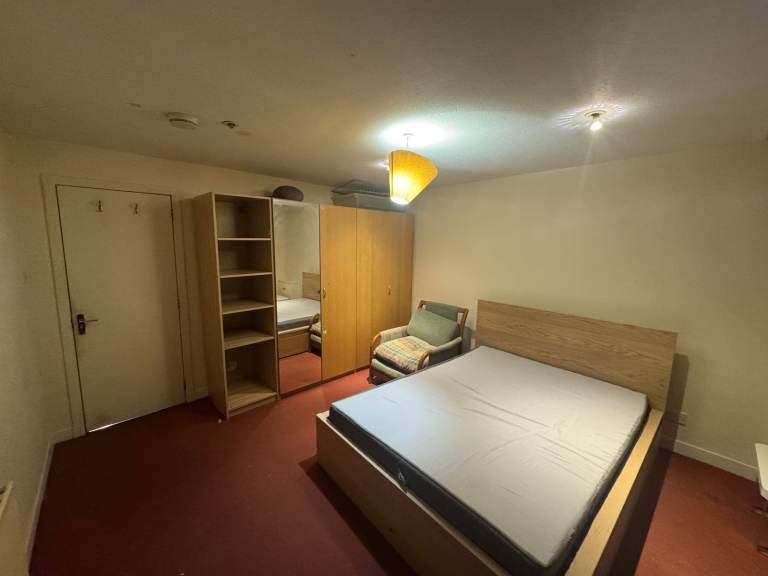 King Size Room – All Bills Included – £500 PCM | Near King Street & Union Street | Aberdeen