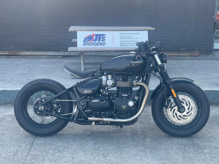 Triumph Bonneville Bobber 1200 Bobber1200 in Black 2023