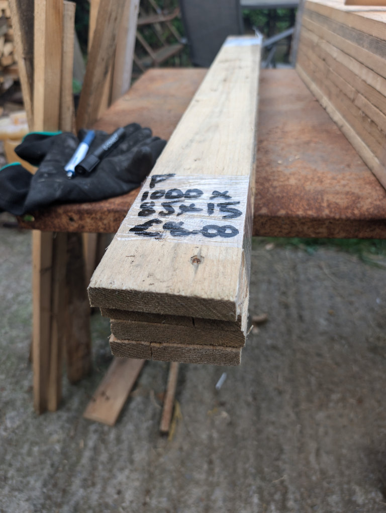 4 Lengths Reclaimed De-nailed Pallet Wood Timber 1000 x 85 x 15mm Ready to Use Delivery Available.