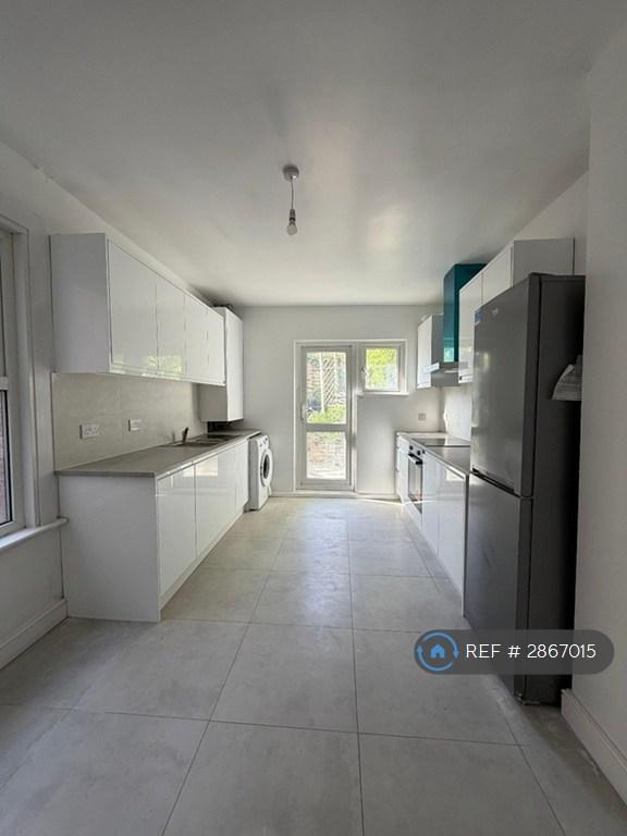 3 bedroom house in Brookdene Road, London, SE18 (3 bed) (#2867015)