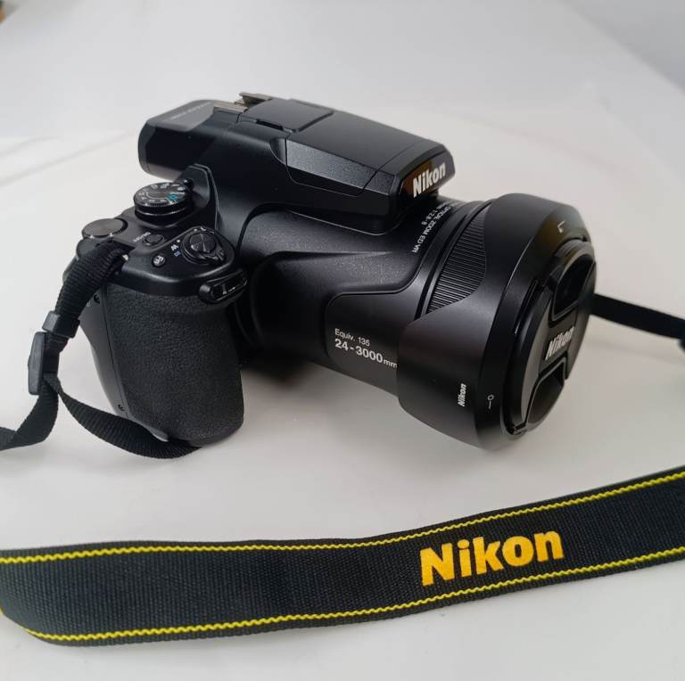 Nikon p1100 (used once) + accesories