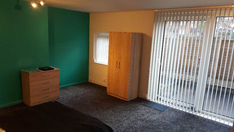 No deposit large double room all bills inclusive B19 Hockley