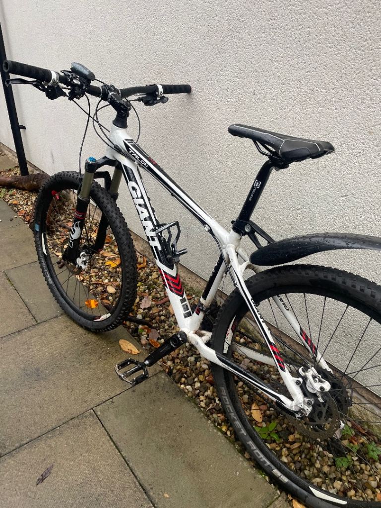 Giant Talon Mountain Bike – White, Good Condition, £215.00 for Sale