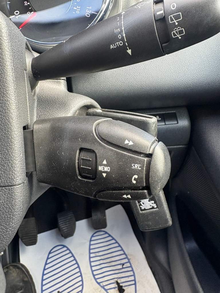 2011 Peugeot 5008 1.6 HDI FAP 112 Family Estate Diesel Manual