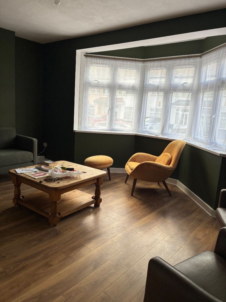 Quiet + Airy Room + Office 