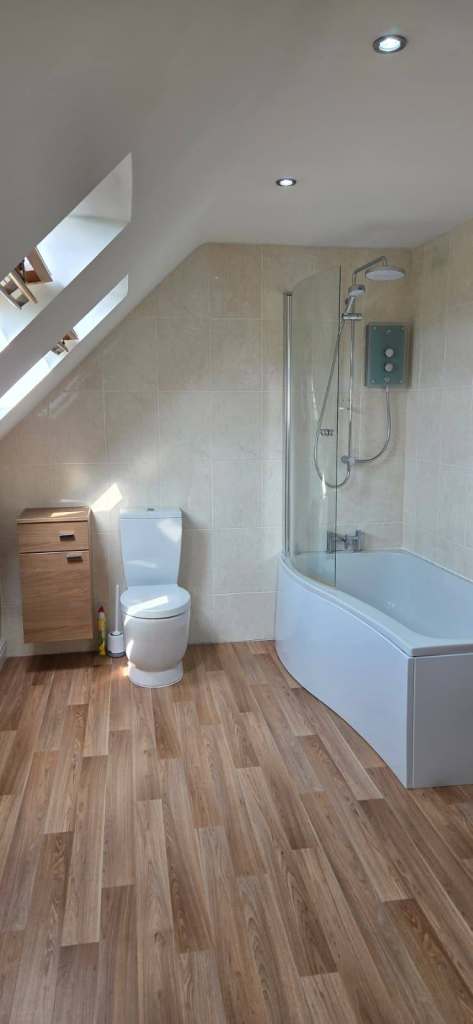 NICE BATH 1700mm x 800/700 with shower screen, taps, waste etc...