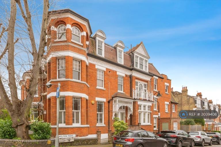 2 bedroom flat in Hornsey Lane Gardens, London, N6 (2 bed) (#3039408)