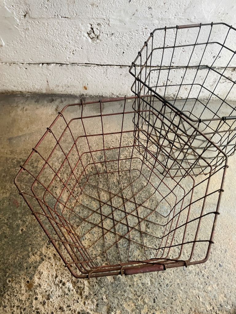 VINTAGE RETRO INDUSTRIAL WIRE HEXAGONAL BASKET