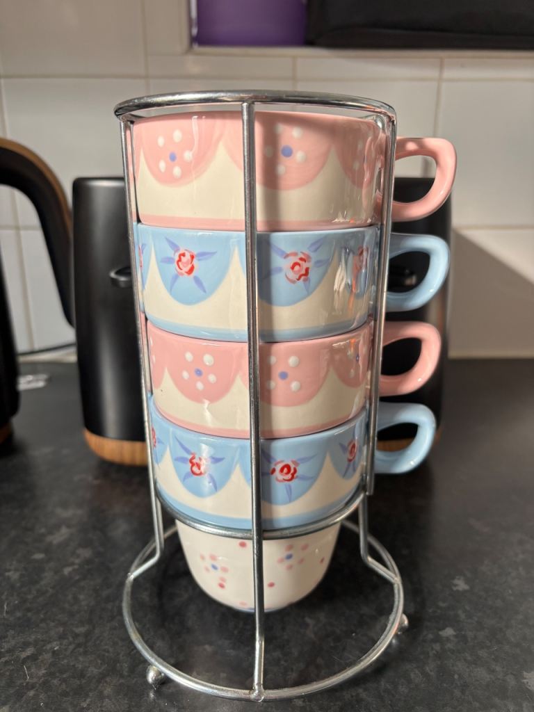 Stackable mugs