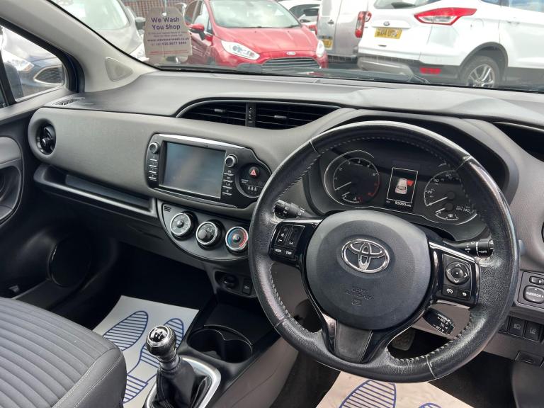 2017 Toyota Yaris 1.5 VVT-i Icon Tech Euro 6 5dr HATCHBACK Petrol Manual