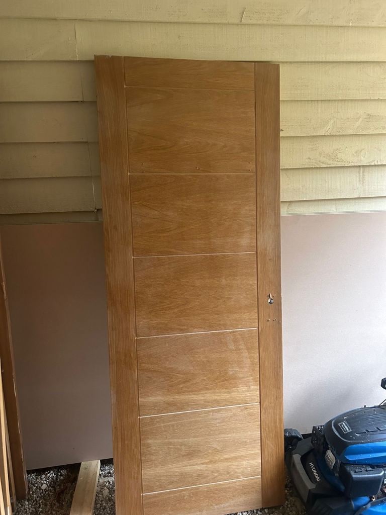 Job Lot of 9 Modern Oak Veneer Internal Doors, 30-inch
