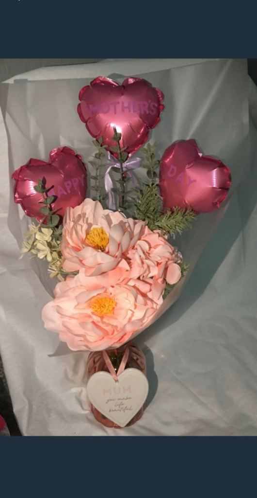 Mother’s Day Gift - Beautiful balloon and flower bouquet in vase 