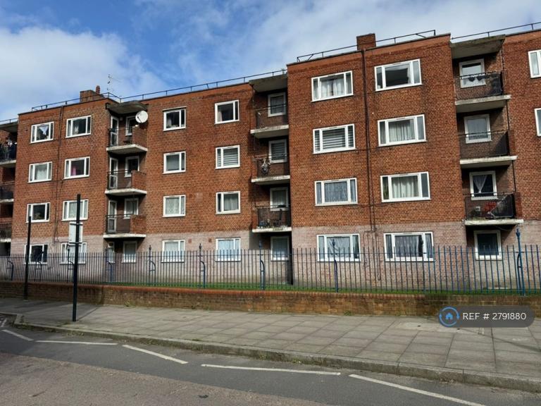 3 bedroom flat in Francis House, London, N1 (3 bed) (#2791880)