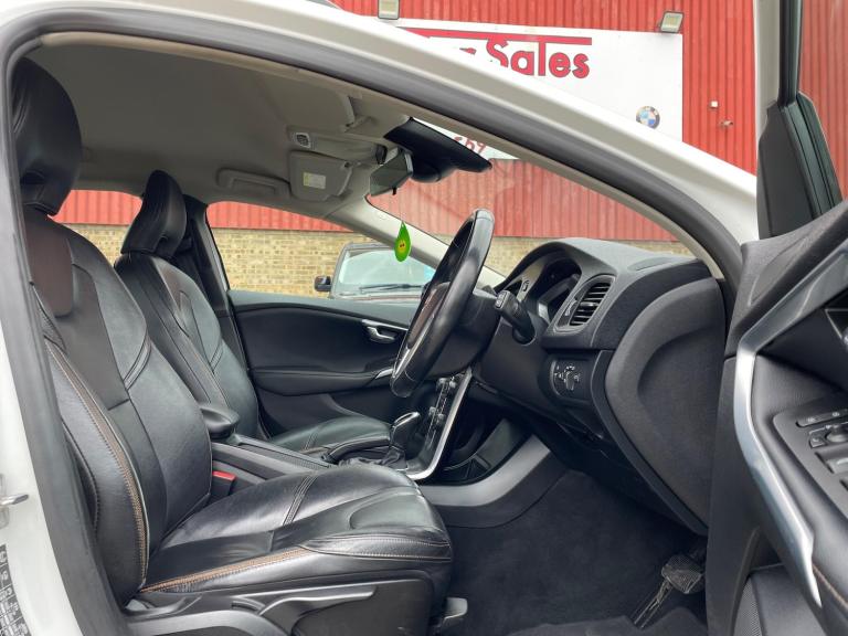 2014 Volvo V40 Cross Country 1.6 D2 Lux Powershift Euro 5 (s/s) 5dr Diesel