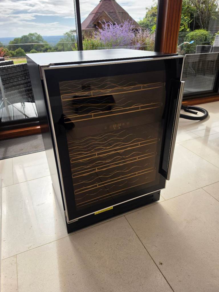60cm Dual Zone Wine Cooler – 138L – Black Glass, Good Condition