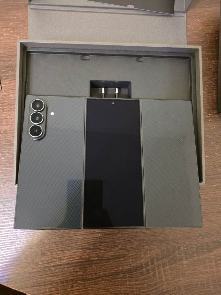 Like NEW Samsung Galaxy Z Trifold!!!  