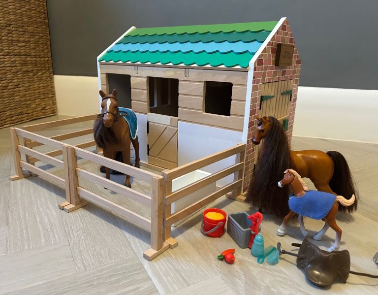 Lottie Doll Wooden Stable with Horses and Accessories 