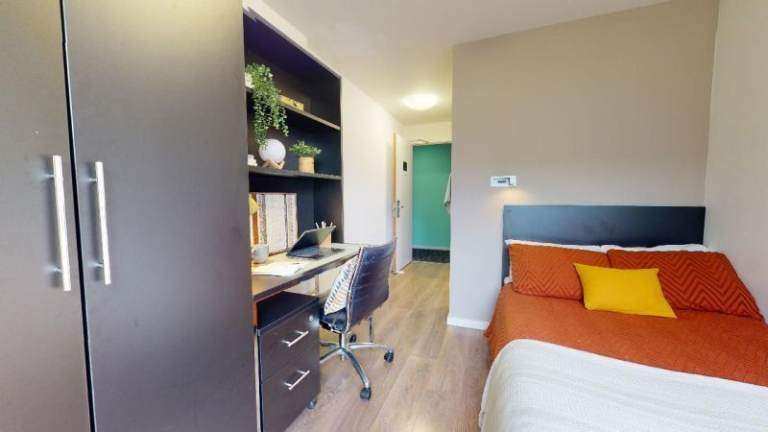 URGENT! Tenancy takeover- Islington student accommodation (Zone 1 )