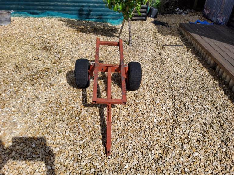 Ride on mower trailer chassis
