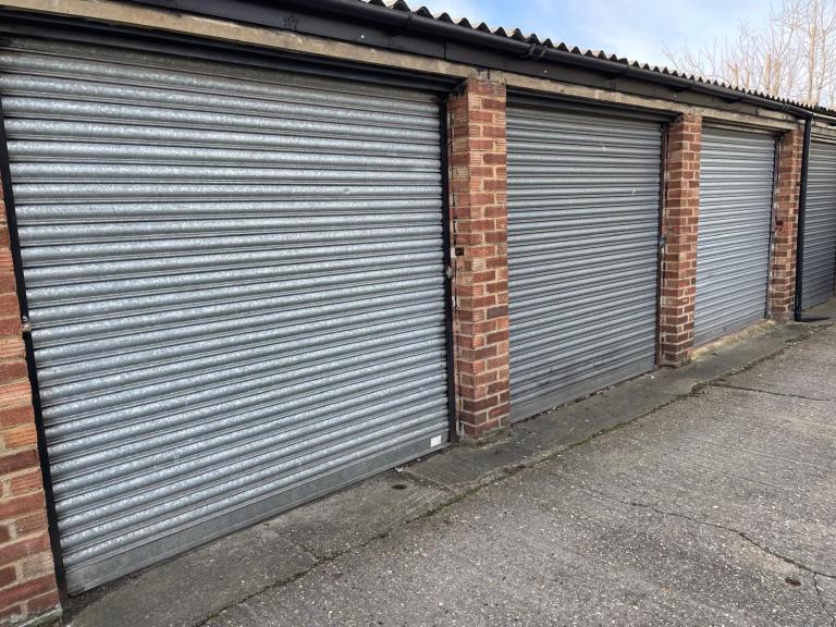Garage / storage to rent london E4