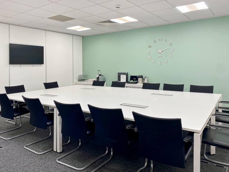 Manchester - M50 3UB \ Customisable Large Office for Rent