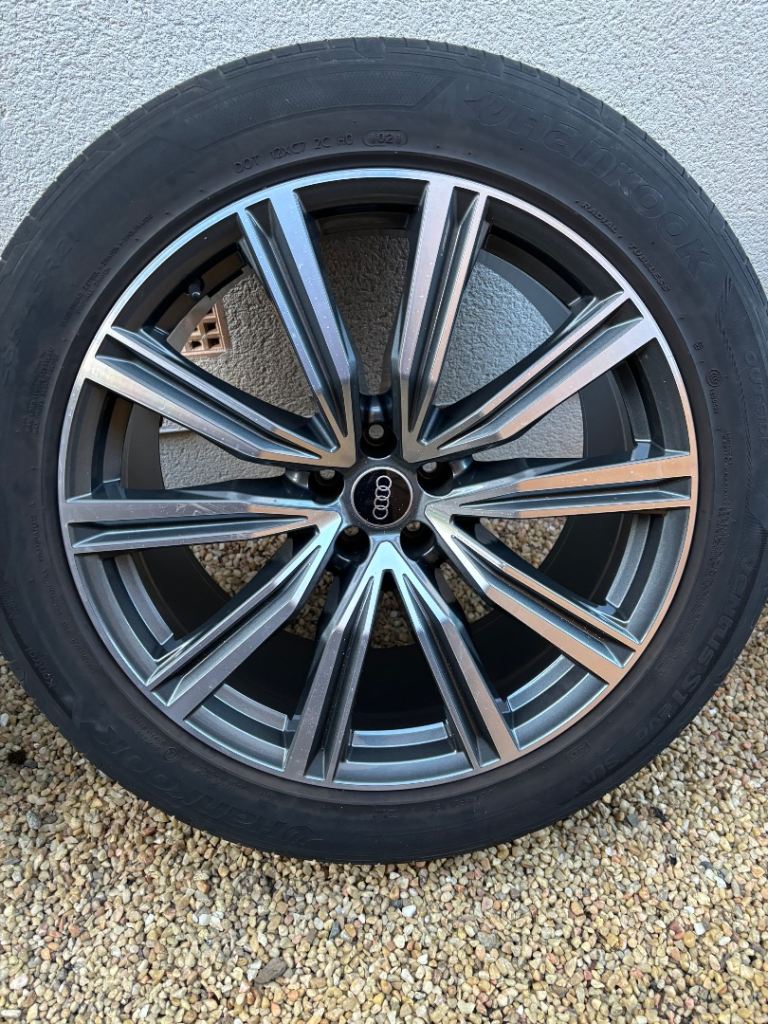 Audi q7 q8 alloy wheels in great condition full set