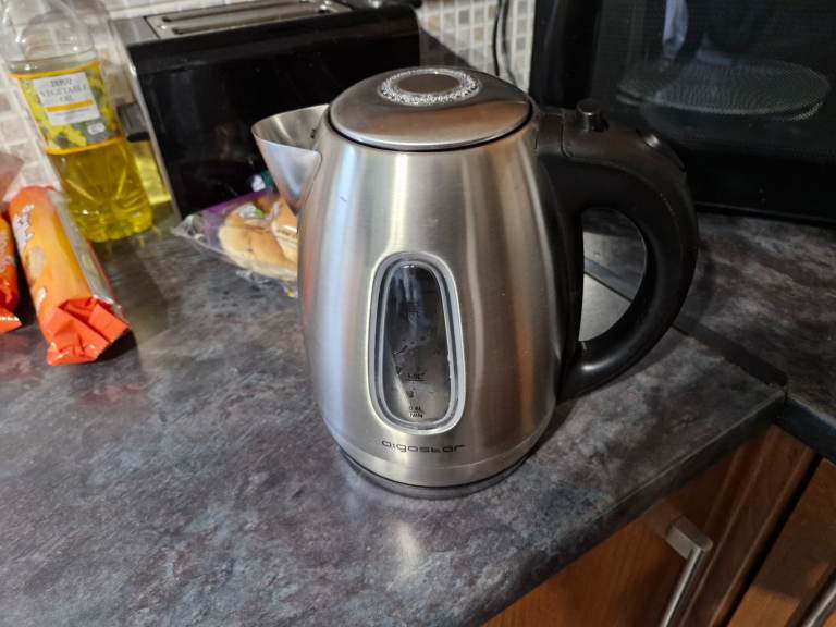 cordless chrome kettle