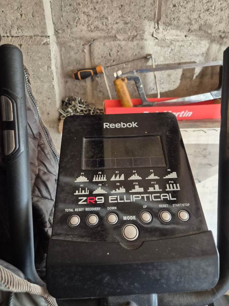 Cross trainer and treadmill 