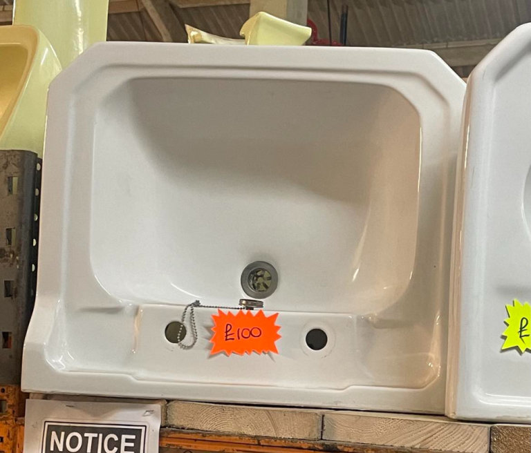 Ref 15 : Vintage Ceramic Sink