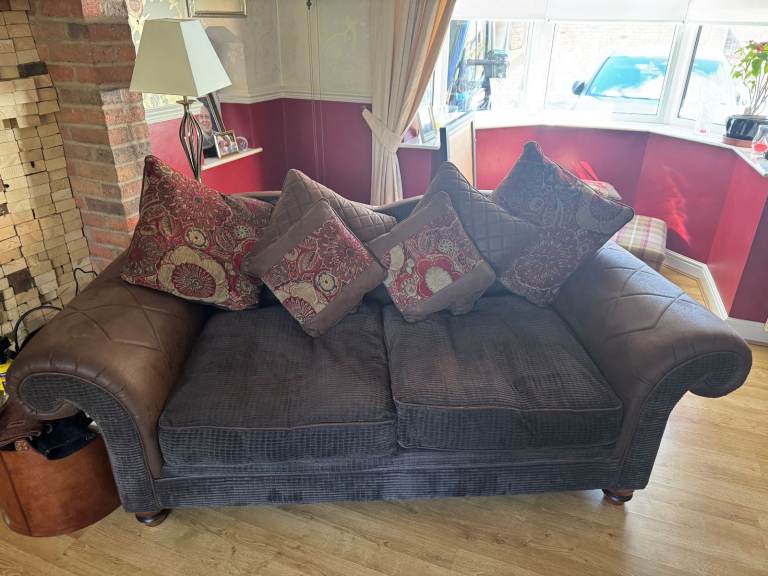 Large 3 and 4 seater sofas