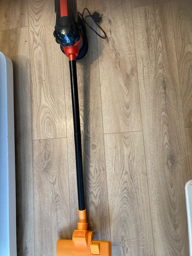 Belaco vacuum cleaner – Black and Orange
