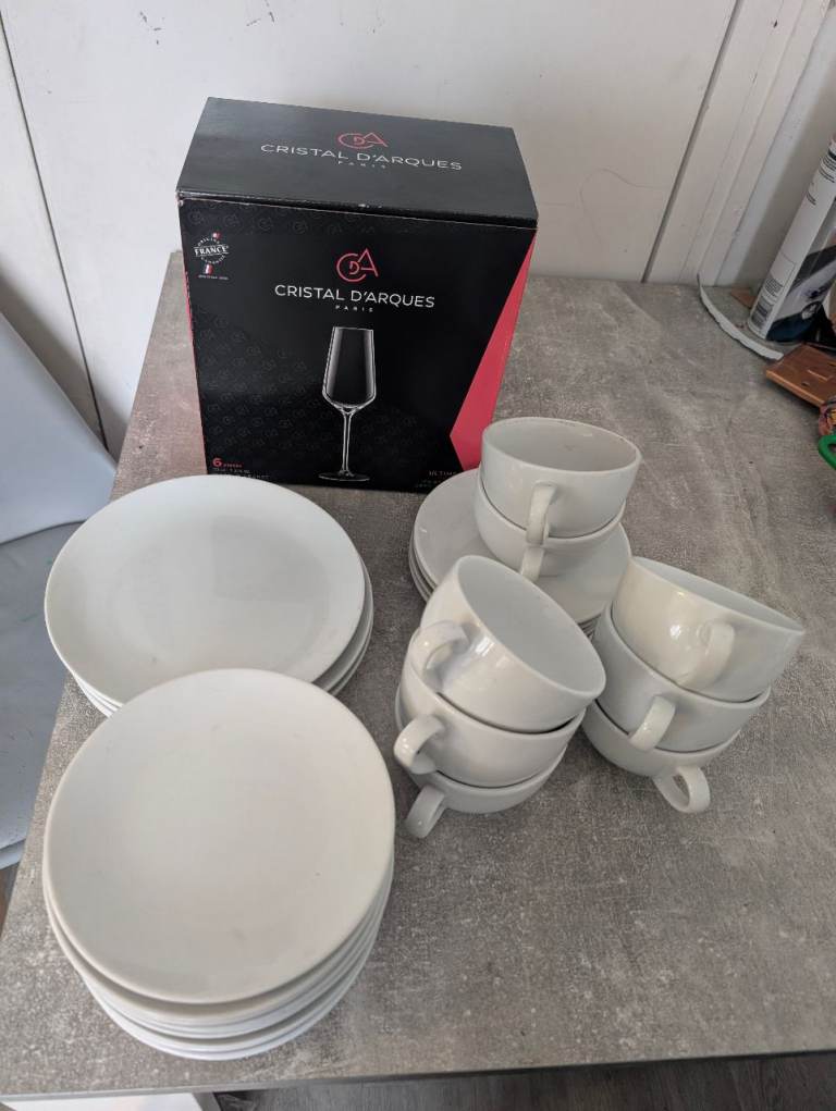 Free cups plate and glasses 