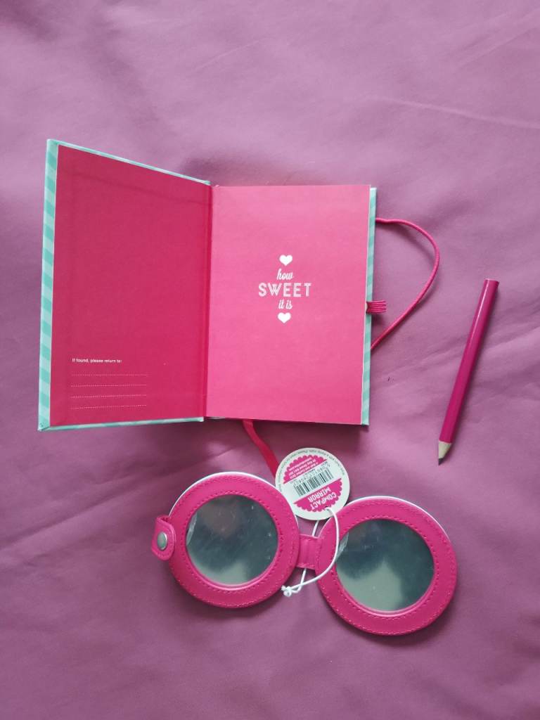 GIRLS' GIFTS to suit age 11/15 app. Notepad & Compact mirror. New, unused.