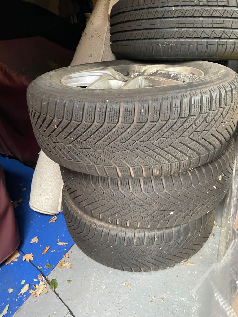 Volvo Alloy Wheels with Pirelli Scorpion 2 Winter Tyres 18"