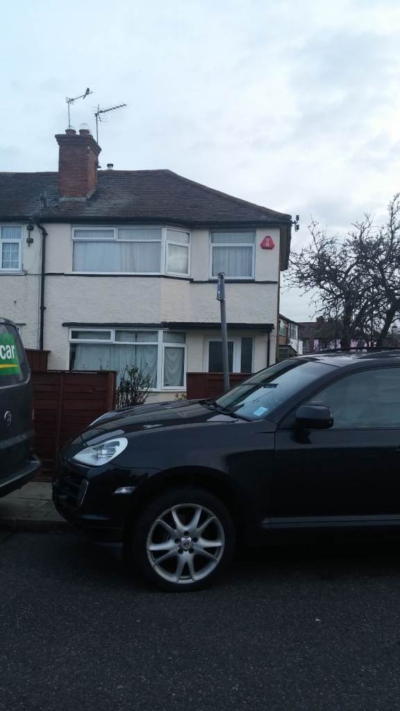 5 BEDROOM HOUSE