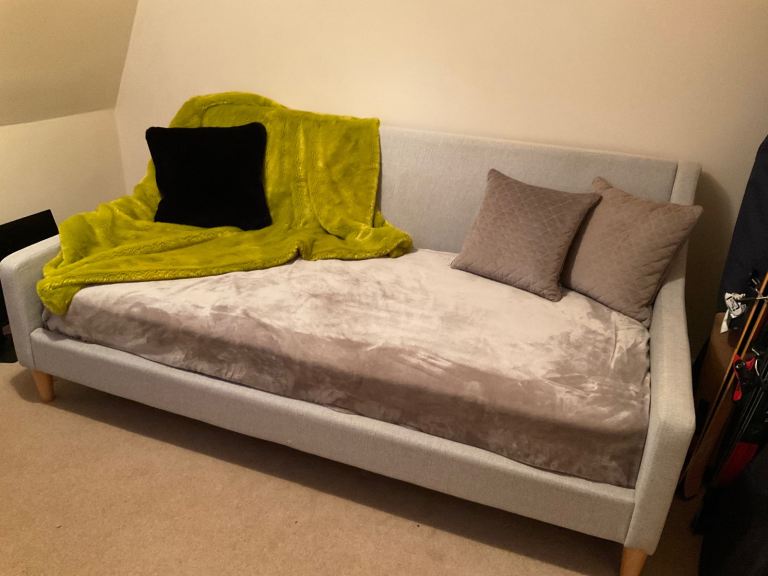 REDUCED - Day bed single bed sofa daybed