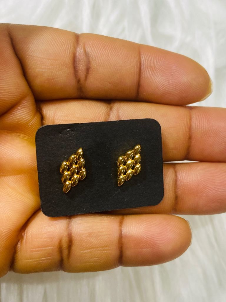 Beautiful stud earrings 2