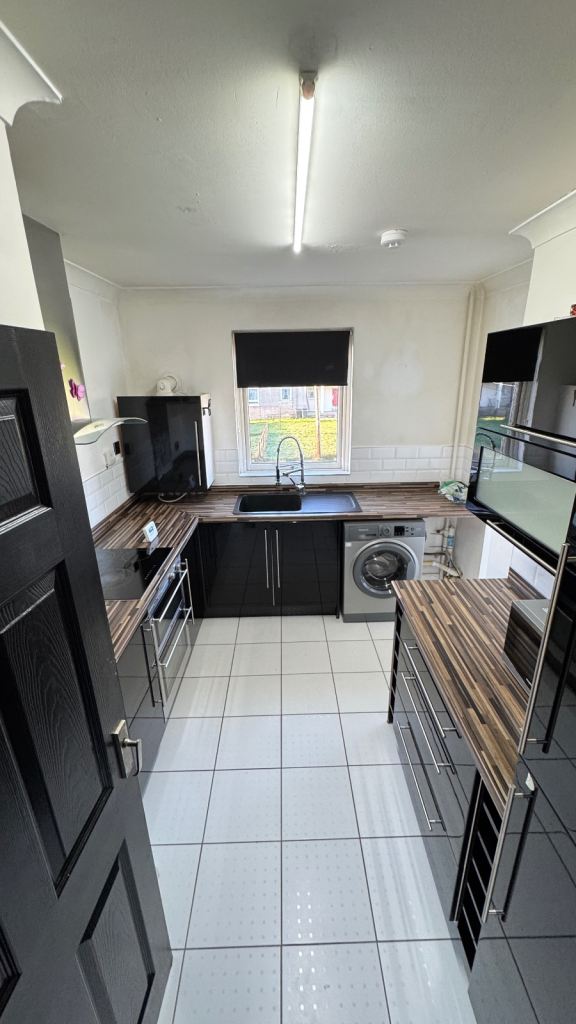 2 Bedroom Flat for Rent Spacious Renovated Furnished 