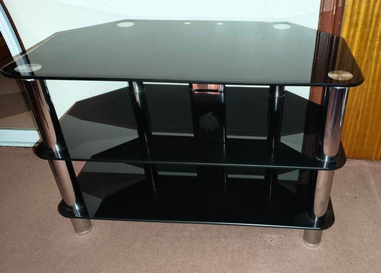 TV Display Cabinet with black tempered glass with 3 levels, in excellent condition 